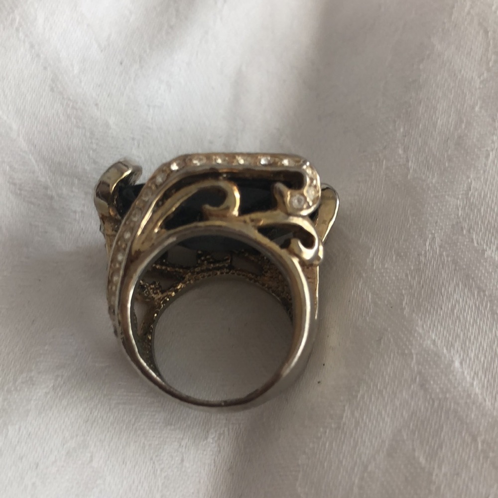 Black stone statement ring - Picture 3 of 7